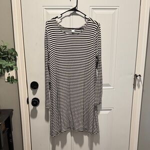 Old Navy Black and White Striped Dress